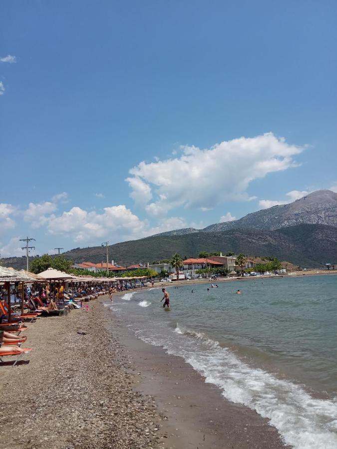 Apartmán Πέτρινο Στη Θάλασσα Nafpaktos Exteriér fotografie