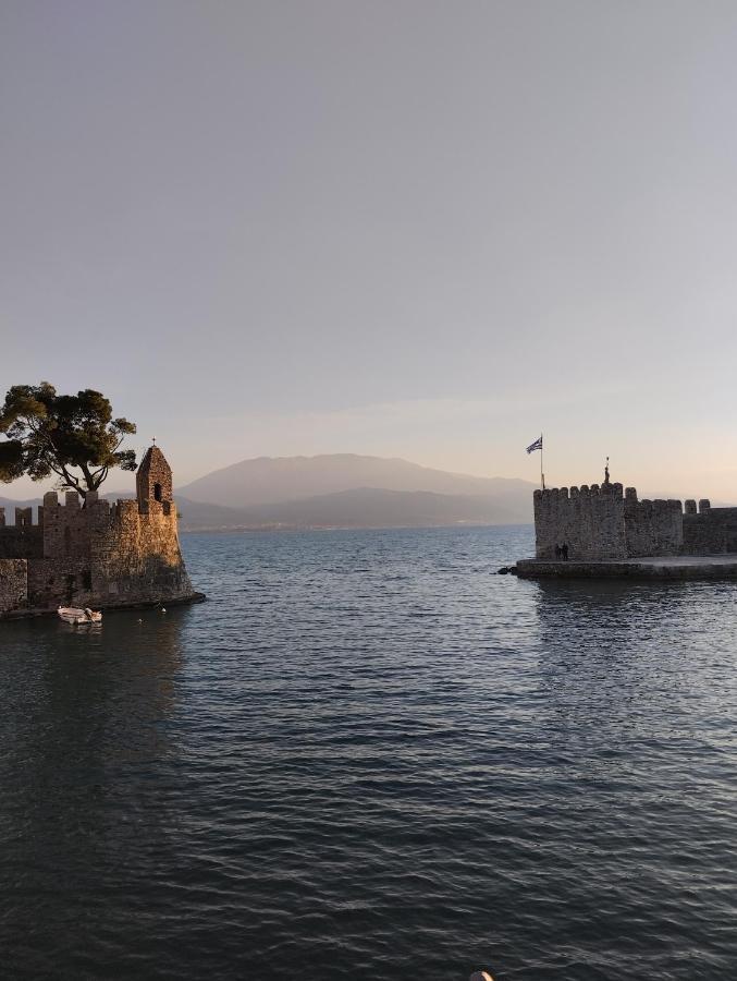 Apartmán Πέτρινο Στη Θάλασσα Nafpaktos Exteriér fotografie