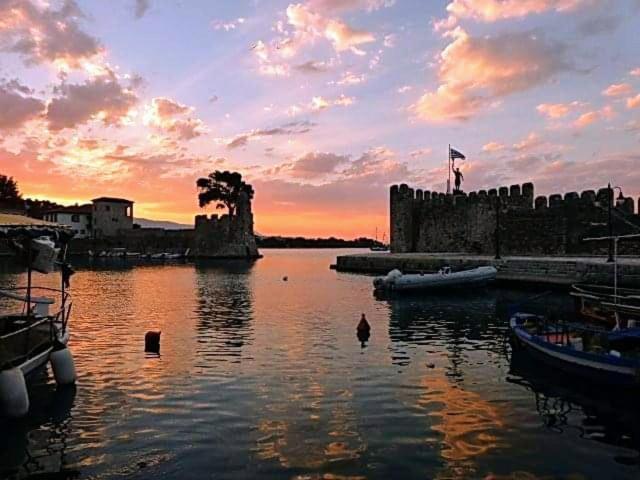 Apartmán Πέτρινο Στη Θάλασσα Nafpaktos Exteriér fotografie