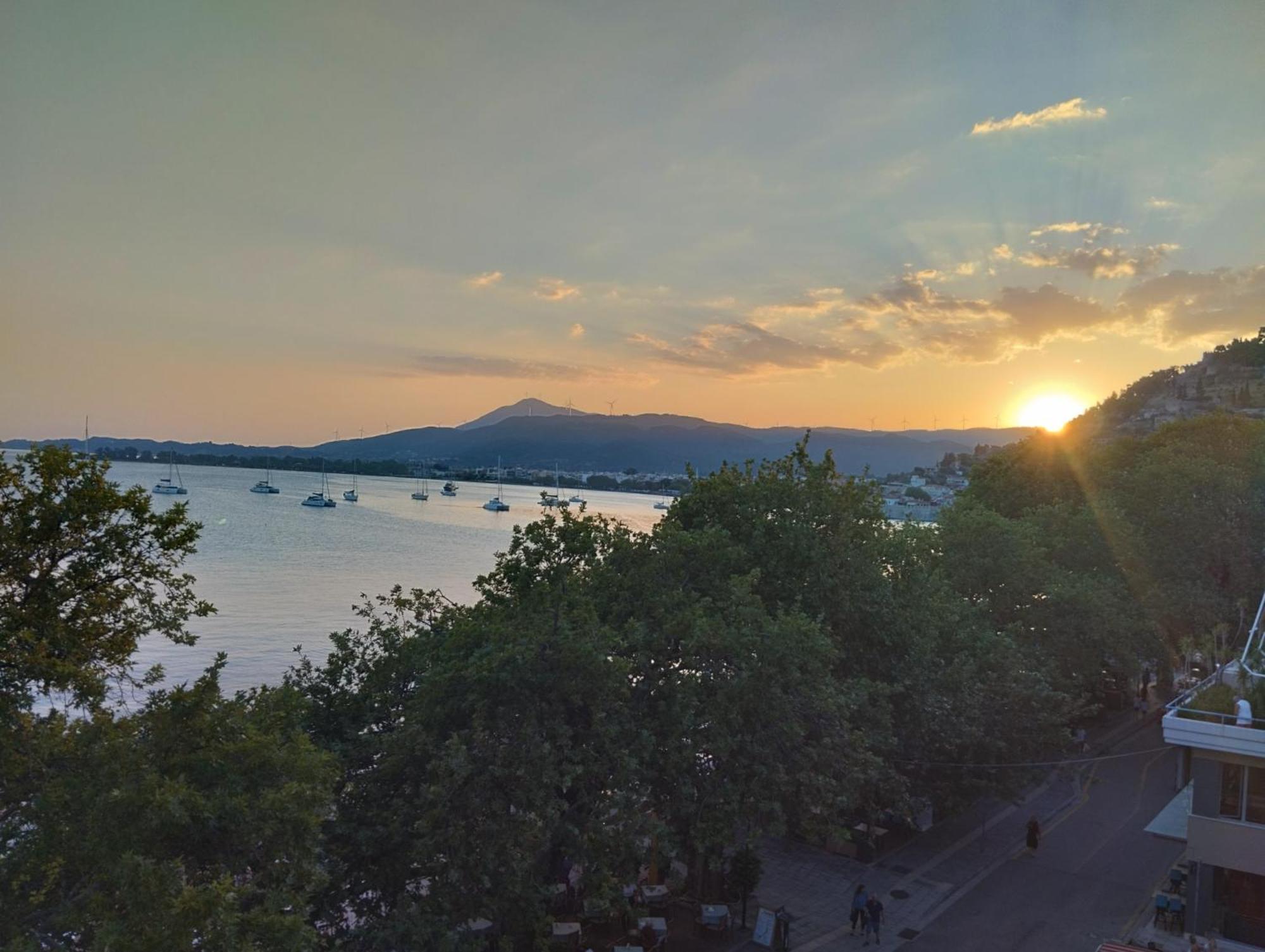 Apartmán Πέτρινο Στη Θάλασσα Nafpaktos Exteriér fotografie
