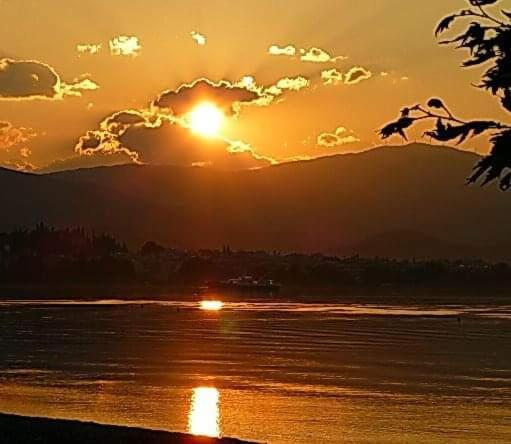 Apartmán Πέτρινο Στη Θάλασσα Nafpaktos Exteriér fotografie